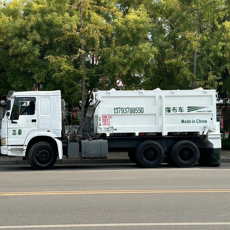14 Square Self-propelled Spreader factory